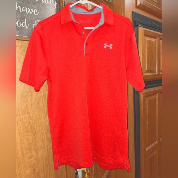 An Under Armour loose fit red Polo shirt in a men's size small. EUC - Picture 1 of 10